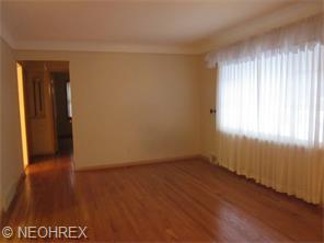 15213 Ramage Ave, Maple Heights, OH 44137 photo 2
