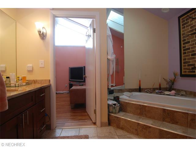 524 E Acadia Pt, Aurora, OH 44202 photo 14