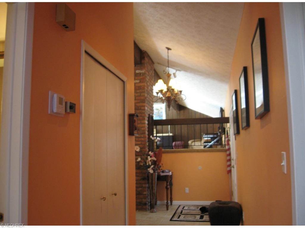 524 E Acadia Pt, Aurora, OH 44202 photo 2