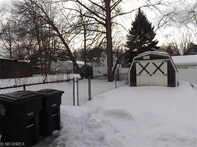 322 Cleveland St, Akron, OH 44306 photo 2