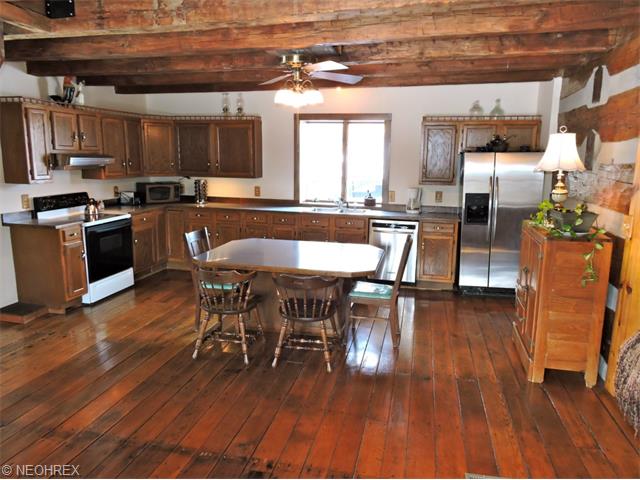 6075 Paris Ave, Louisville, OH 44641 photo 2