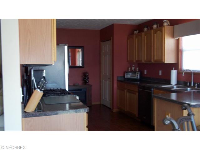 333 Longfellow St, Elyria, OH 44035 photo 3