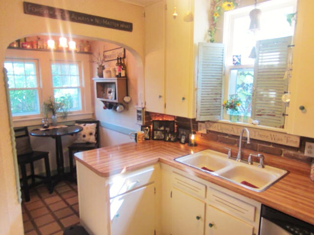 330 Denison Ave, Elyria, OH 44035 photo 3