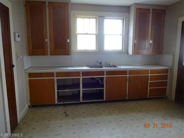 1957 E 34th St, Lorain, OH 44055 photo 5
