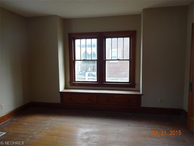 1957 E 34th St, Lorain, OH 44055 photo 4
