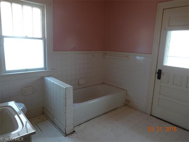 1957 E 34th St, Lorain, OH 44055 photo 11