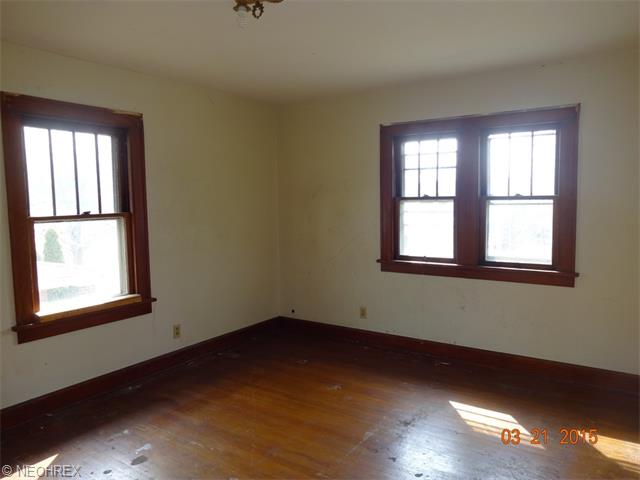 1957 E 34th St, Lorain, OH 44055 photo 9