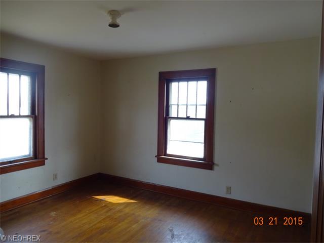 1957 E 34th St, Lorain, OH 44055 photo 10