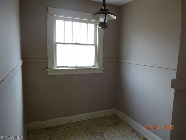 1957 E 34th St, Lorain, OH 44055 photo 7