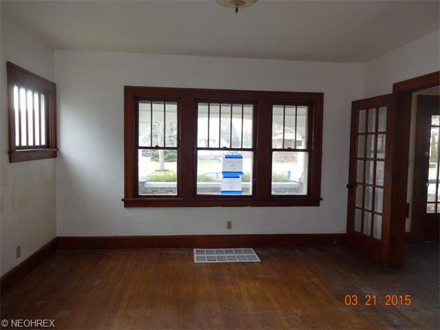 1957 E 34th St, Lorain, OH 44055 photo 3