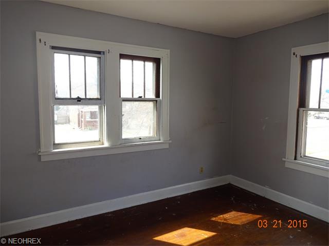 1957 E 34th St, Lorain, OH 44055 photo 8