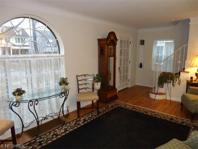 70 E 213th St, Euclid, OH 44123 photo 3