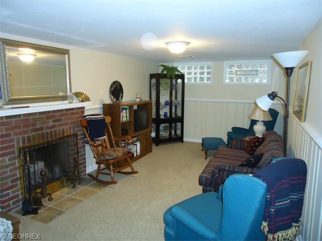 70 E 213th St, Euclid, OH 44123 photo 15