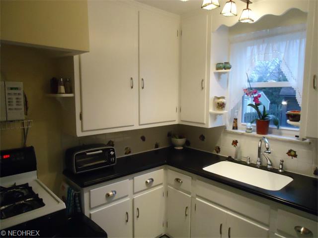 70 E 213th St, Euclid, OH 44123 photo 8