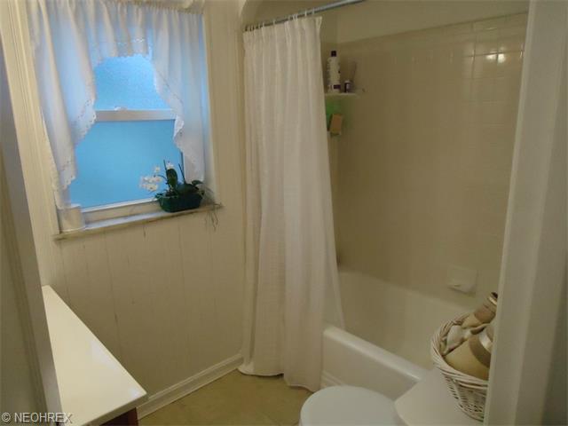 70 E 213th St, Euclid, OH 44123 photo 18