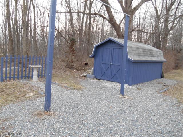 6438 Murray Ave, Ashtabula, OH 44004 photo 9