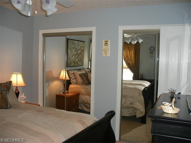 8980 Village Ct, Olmsted Falls, OH 44138 photo 12