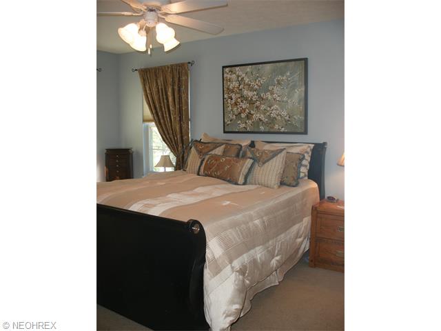 8980 Village Ct, Olmsted Falls, OH 44138 photo 15