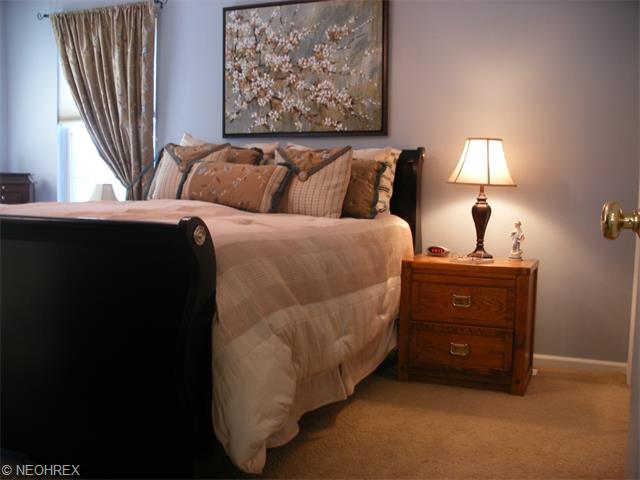 8980 Village Ct, Olmsted Falls, OH 44138 photo 13