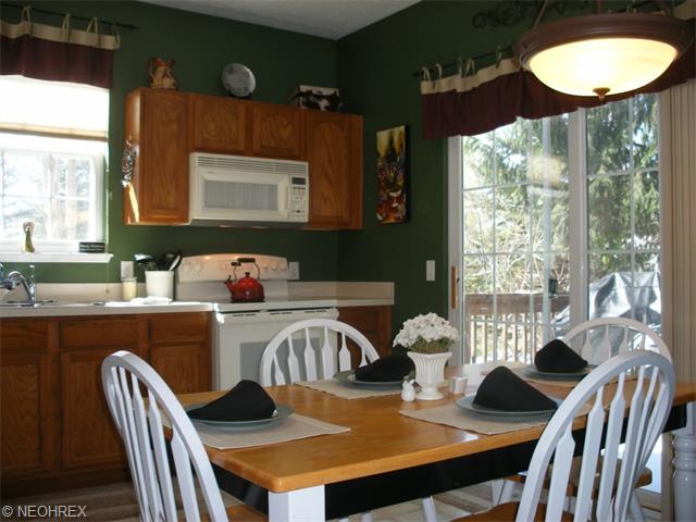8980 Village Ct, Olmsted Falls, OH 44138 photo 5
