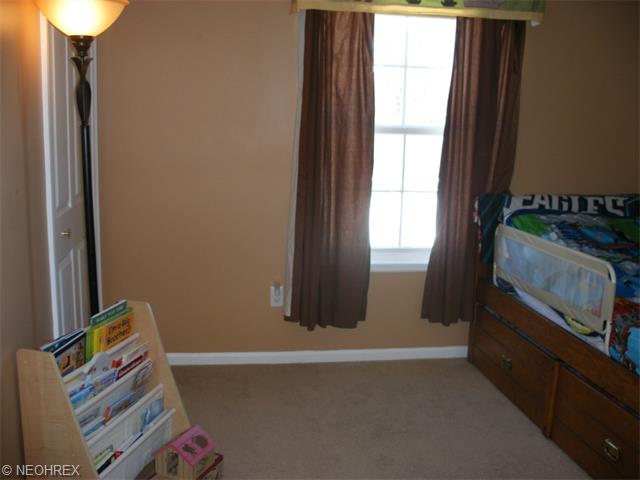 8980 Village Ct, Olmsted Falls, OH 44138 photo 18