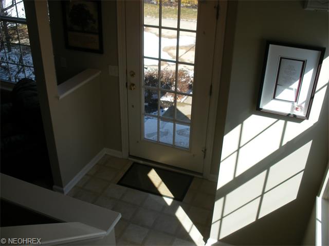 8980 Village Ct, Olmsted Falls, OH 44138 photo 8