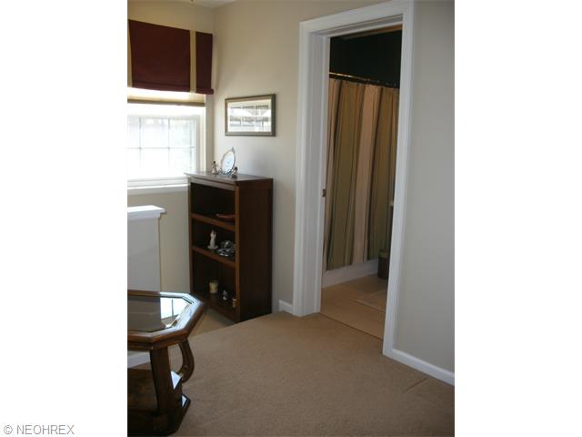 8980 Village Ct, Olmsted Falls, OH 44138 photo 16