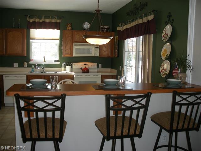 8980 Village Ct, Olmsted Falls, OH 44138 photo 2