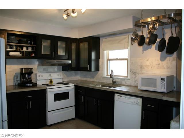7908 Munson, Mentor, OH 44060 photo 2