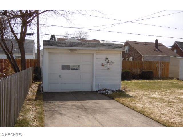 8103 Ackley Rd, Parma, OH 44129 photo 2