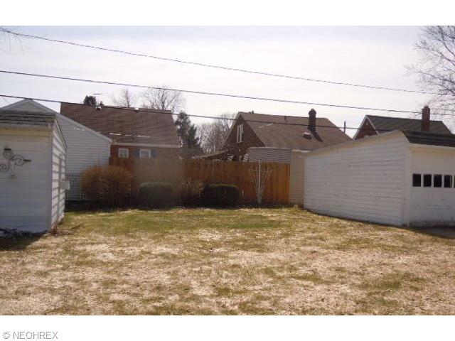 8103 Ackley Rd, Parma, OH 44129 photo 4