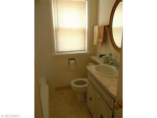 8103 Ackley Rd, Parma, OH 44129 photo 8