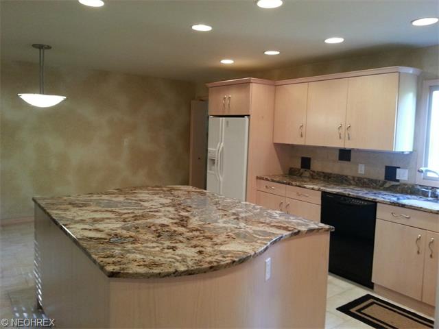 527 Beaverbrook Dr, Akron, OH 44333 photo 10