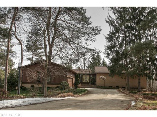 527 Beaverbrook Dr, Akron, OH 44333 photo 1