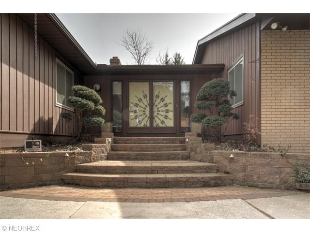 527 Beaverbrook Dr, Akron, OH 44333 photo 2