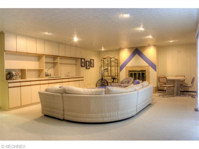 527 Beaverbrook Dr, Akron, OH 44333 photo 20