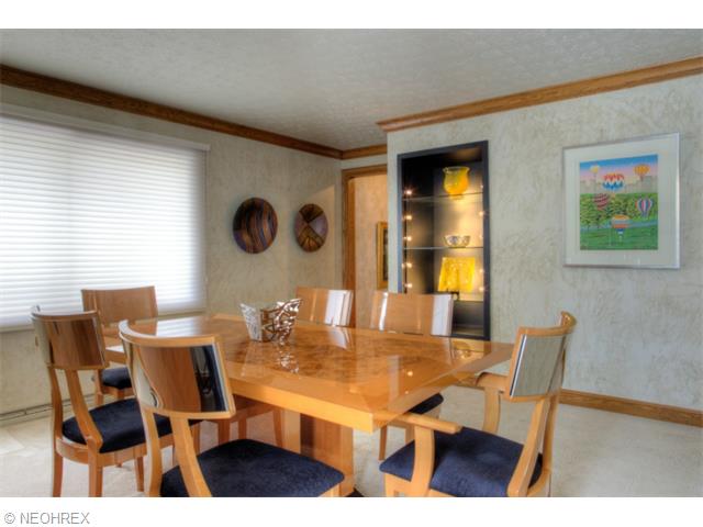 527 Beaverbrook Dr, Akron, OH 44333 photo 7