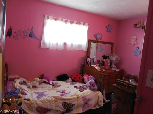 375 White Oak Dr, Elyria, OH 44035 photo 12