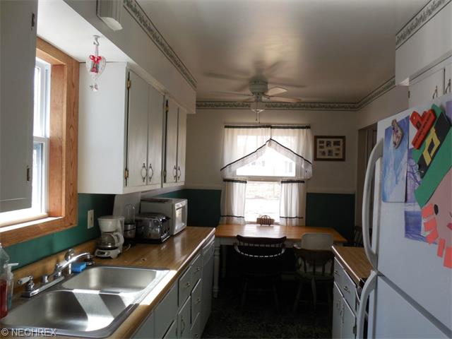 375 White Oak Dr, Elyria, OH 44035 photo 6