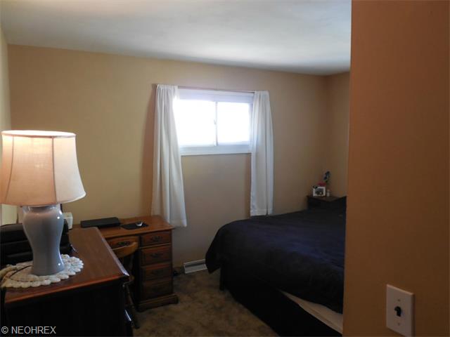 375 White Oak Dr, Elyria, OH 44035 photo 9