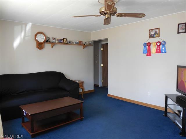 375 White Oak Dr, Elyria, OH 44035 photo 3
