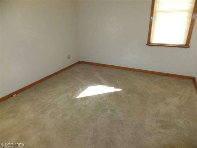 5406 Ackley Rd, Parma, OH 44129 photo 5