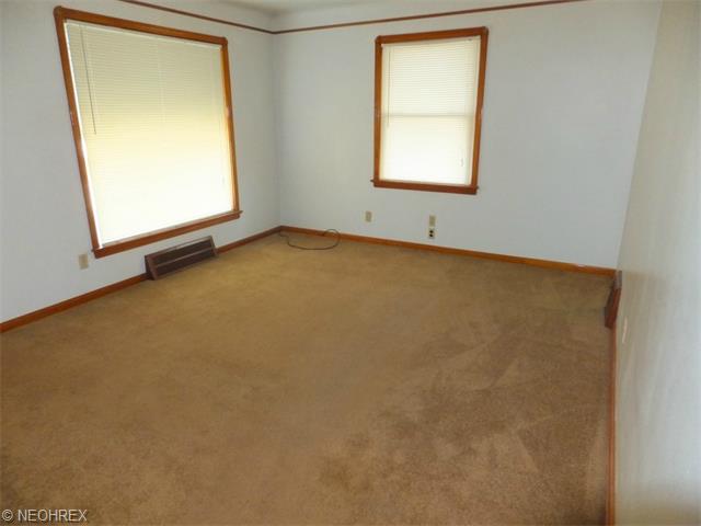 5406 Ackley Rd, Parma, OH 44129 photo 2