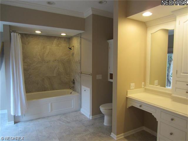482 Saint Andrews Dr, Akron, OH 44303 photo 9