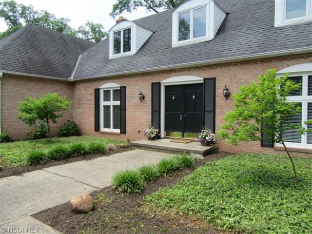 482 Saint Andrews Dr, Akron, OH 44303 photo 1