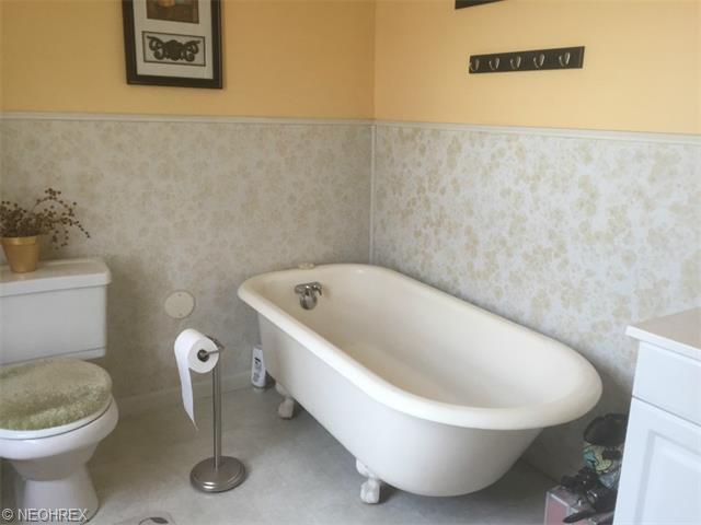 1119 E 16th St, Ashtabula, OH 44004 photo 10