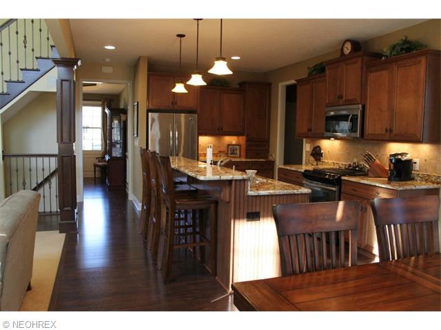 21337 Castlewood Dr, Strongsville, OH 44149 photo 2