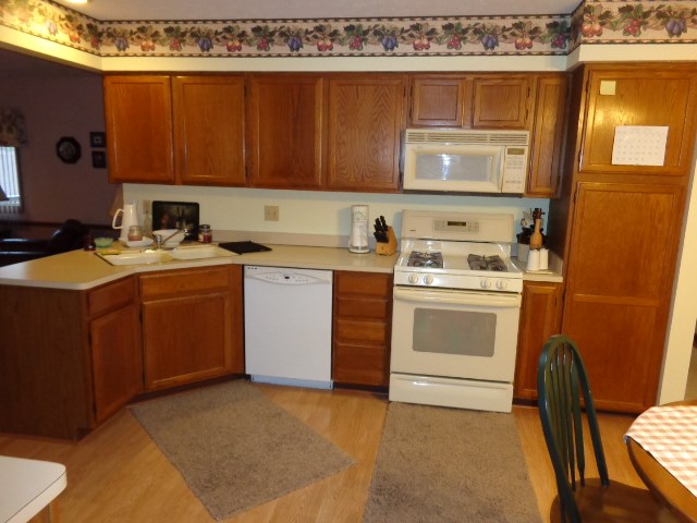 4317 Pine Forest Dr, Parma, OH 44134 photo 11