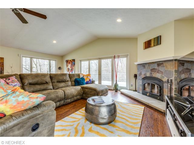 11670 Stonegate Dr, Chardon, OH 44024 photo 1