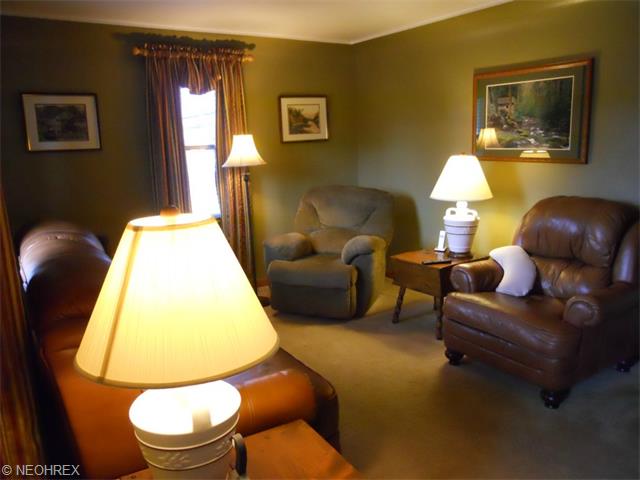 229 Harvey St, Struthers, OH 44471 photo 3